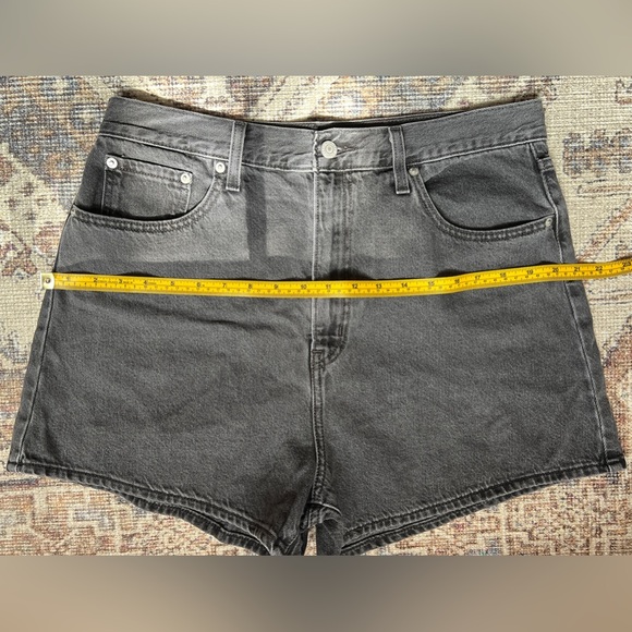 Levi’s Premium High Loose Shorts - Size 31 - Picture 9 of 10